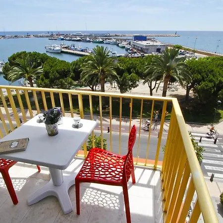 Vela Planet Costa Dorada 아파트